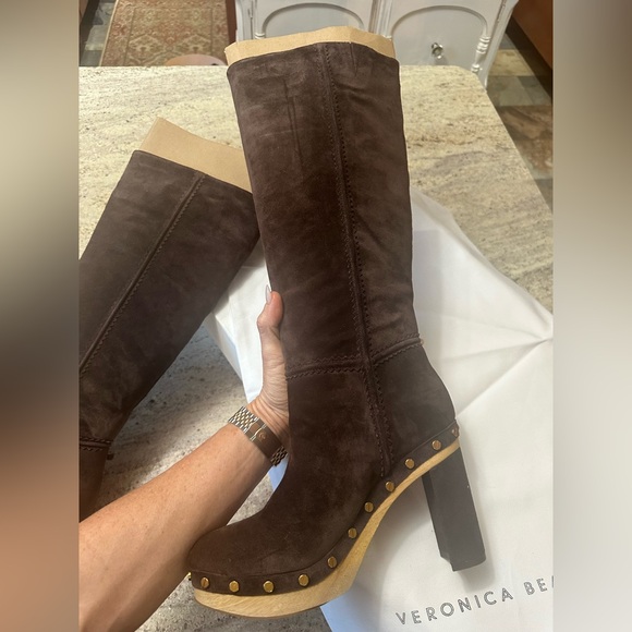 Veronica Beard PRISTINE Glendale suede clog boot Sz 7 espresso color gold rivets - Picture 13 of 16